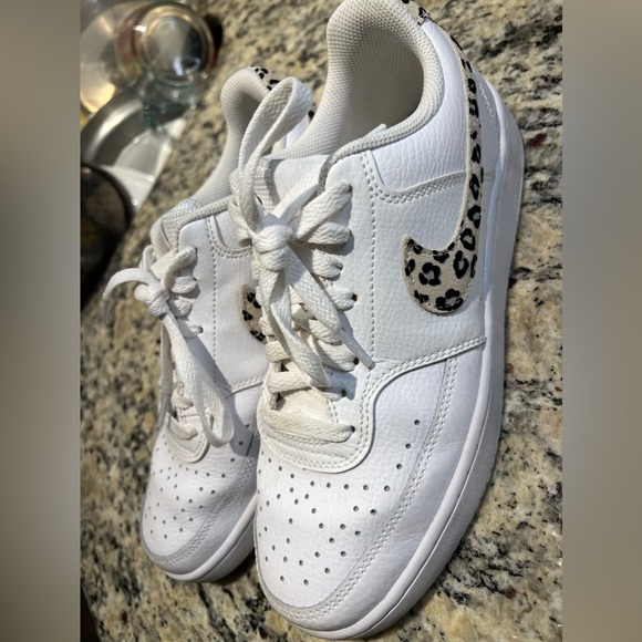 Nike Leopard Swoosh White (Women's) 🔥 - Picture 3 of 10